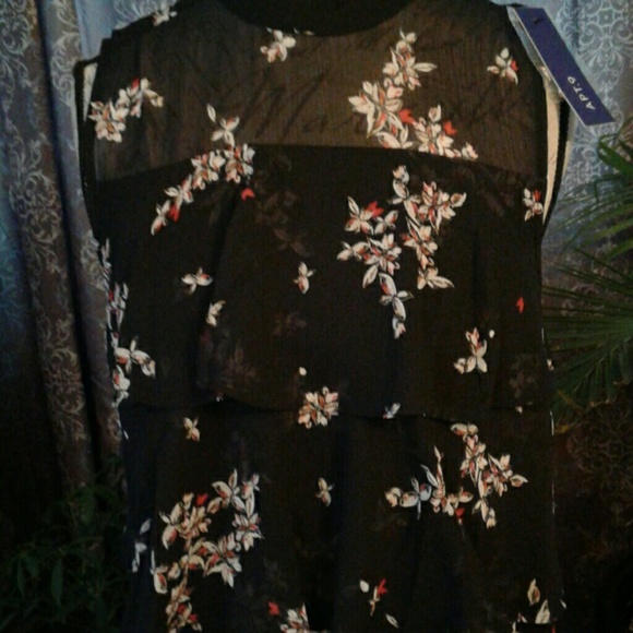 Sleeveless dress - Picture 2 of 6